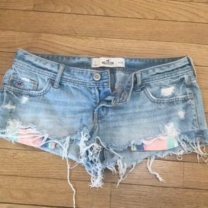 Frayed Hollister shorts (cheeky)